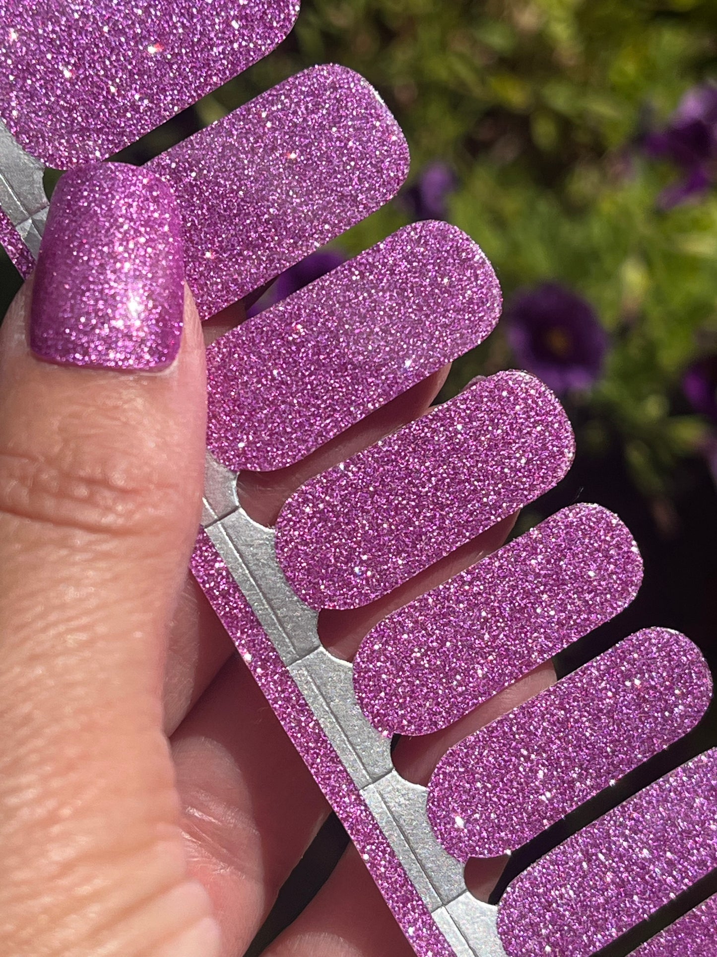 Dazzling Dahlias – Pink Glitter Nail Wraps | Peachy Peach Nails