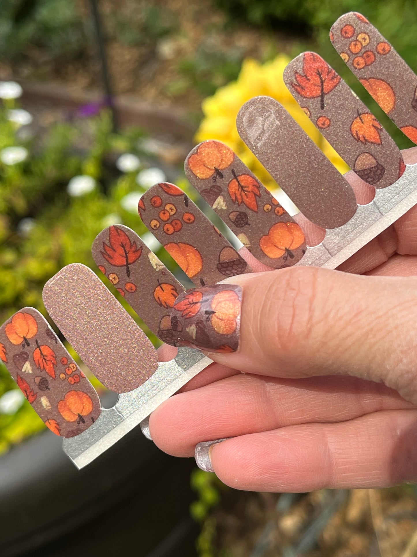 Pumpkin Spice – Fall Pumpkins & Leaves Shimmer Nail Wraps