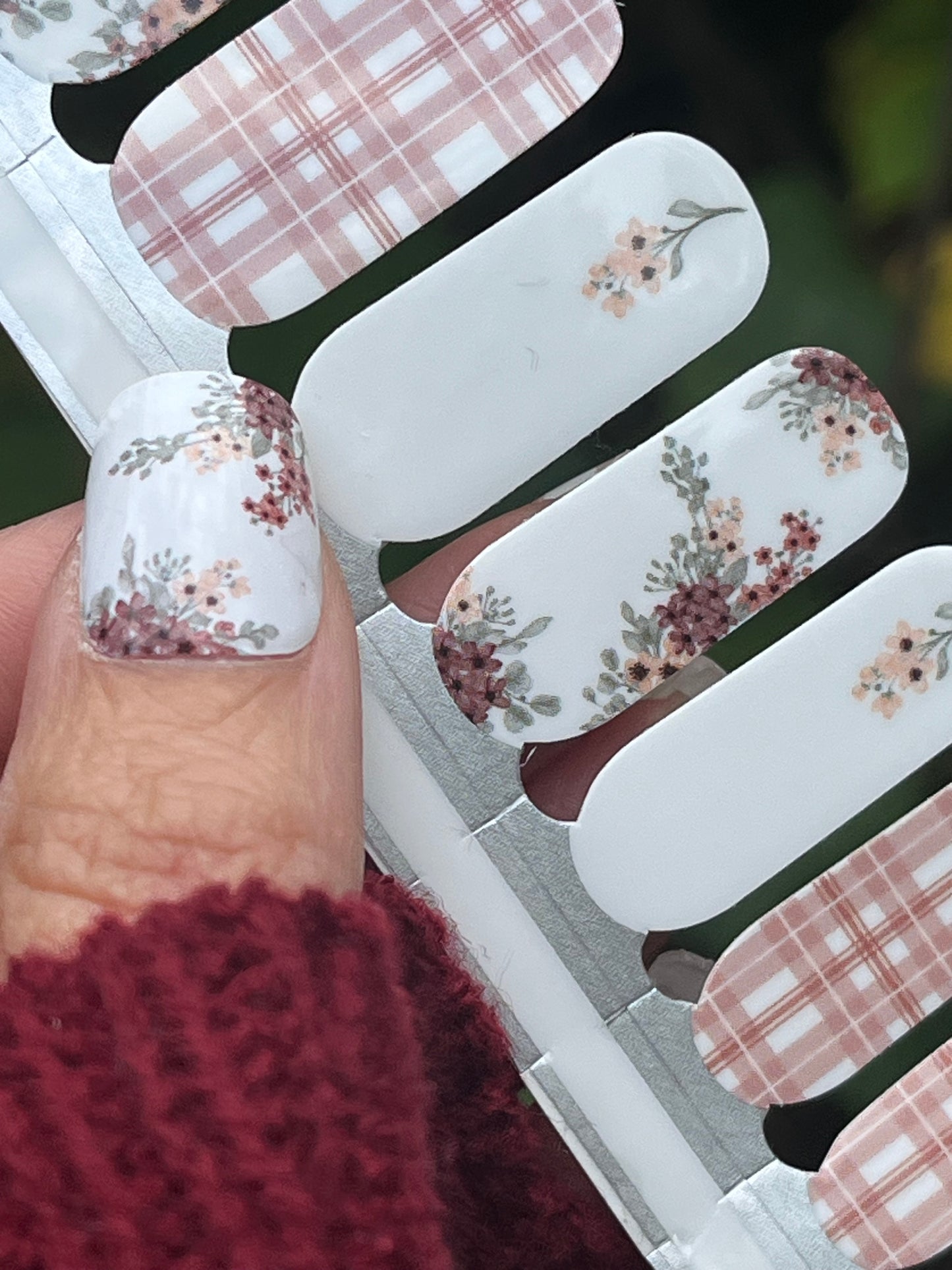 Autumn Bouquet – Dusty Pink Plaid & Floral Nail Wraps
